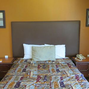 Zimmer mit Queensize-Bett für Gäste mit Behinderungen
